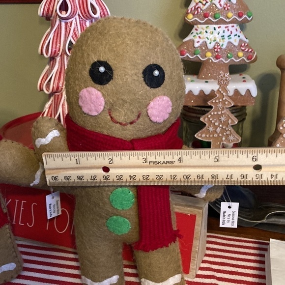 FELTED GINGERBREAD MEN WITH SCARF SET OF 2 - Picture 5 of 7